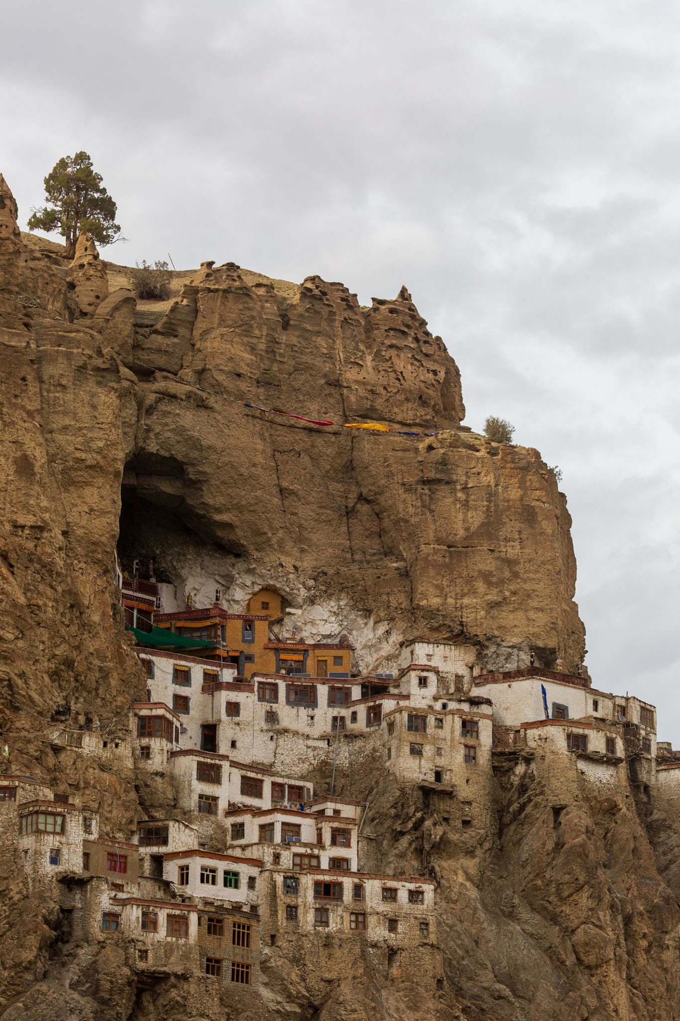 Motorcycles at Pensi La Pass